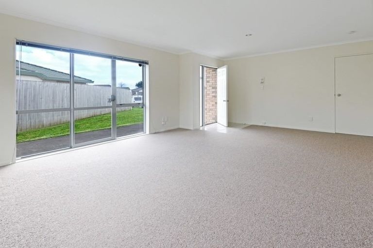Photo of property in 17 Liddesdale Place, Papakura, 2110
