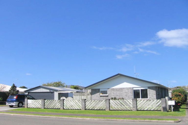 Photo of property in 32 Seaspray Drive, Mount Maunganui, 3116