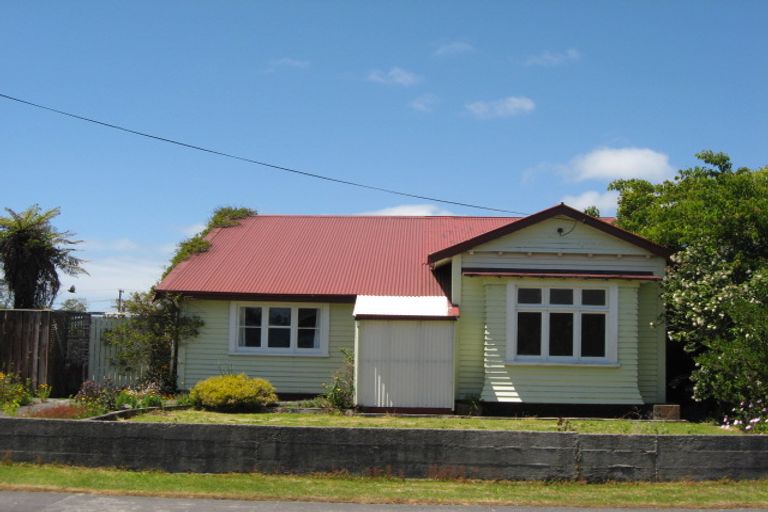 Photo of property in 19 Romilly Street, Westport, 7825