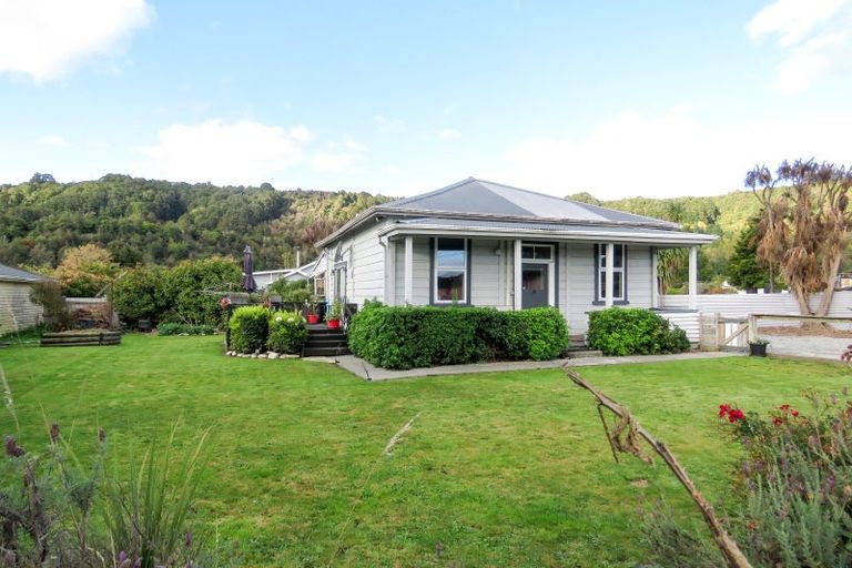 Photo of property in 51 Dick Street, Reefton, 7830