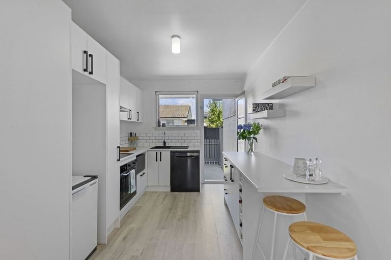 Photo of property in 2/32 Mona Vale Avenue, Riccarton, Christchurch, 8011