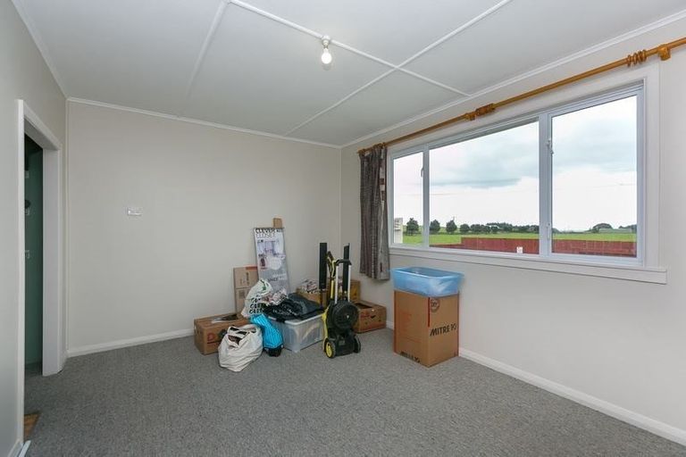 Photo of property in 880 Devon Road, Bell Block, New Plymouth, 4312