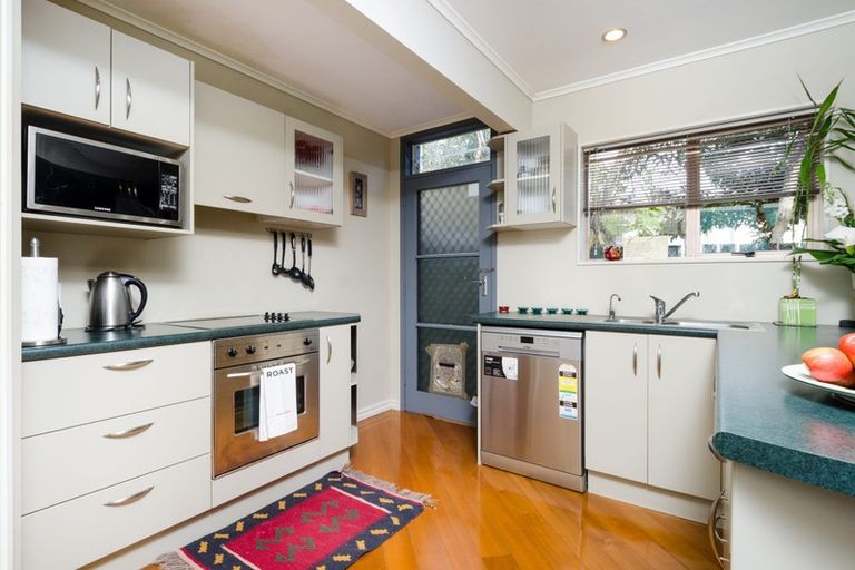 Photo of property in 4/90 Lynwood Road, New Lynn, Auckland, 0600