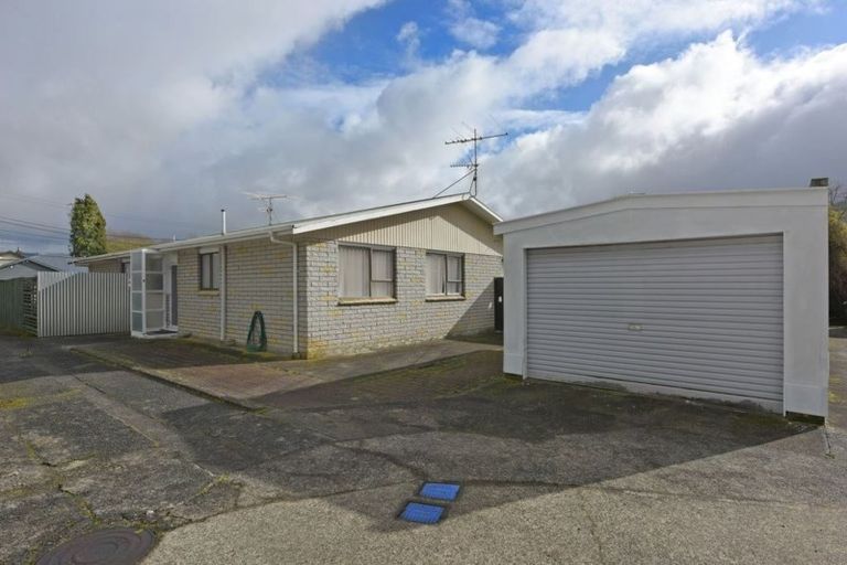 Photo of property in 42f2- Ebdentown Street, Ebdentown, Upper Hutt, 5018