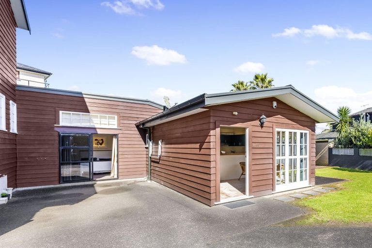 Photo of property in 66 Yeovil Road, Te Atatu Peninsula, Auckland, 0610