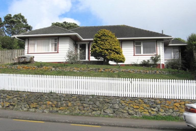 Photo of property in 81 Kenmore Street, Newlands, Wellington, 6037