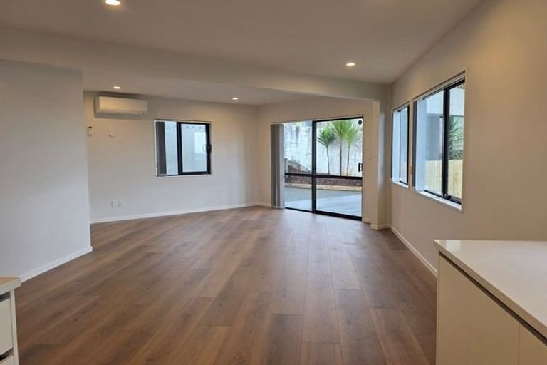 Photo of property in 12 Westergrove Place, West Harbour, Auckland, 0618