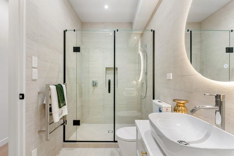 Photo of property in 37 Puihi Crescent, Massey, 0614