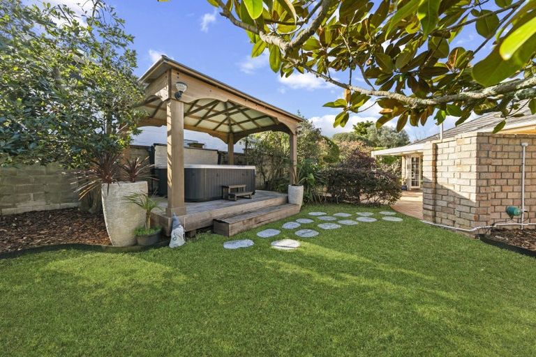 Photo of property in 12 San Jose Rise, Shamrock Park, Auckland, 2016