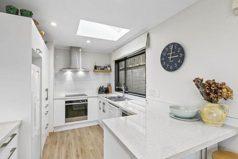 Photo of property in 25a Spenmoor Street, Newlands, Wellington, 6037