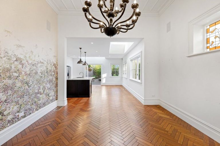 Photo of property in 54 Majoribanks Street, Mount Victoria, Wellington, 6011