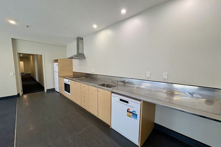 Photo of property in Hanson House, 2/27 Hanson Street, Mount Cook, Wellington, 6021