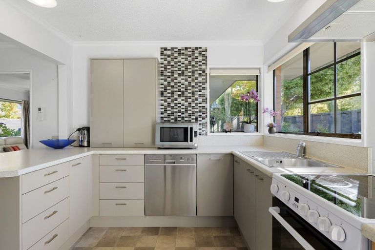 Photo of property in 2/84 Memorial Avenue, Ilam, Christchurch, 8053