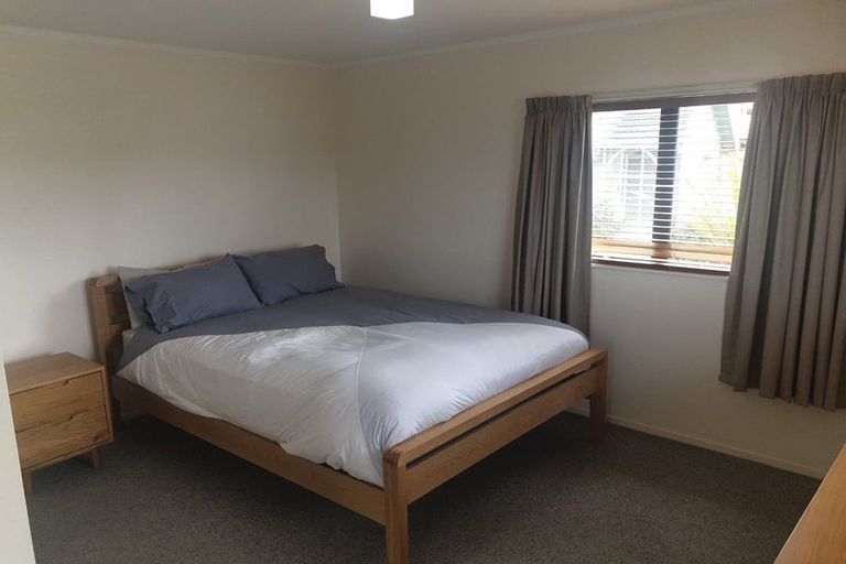 Photo of property in 136 Queens Drive, Lyall Bay, Wellington, 6022