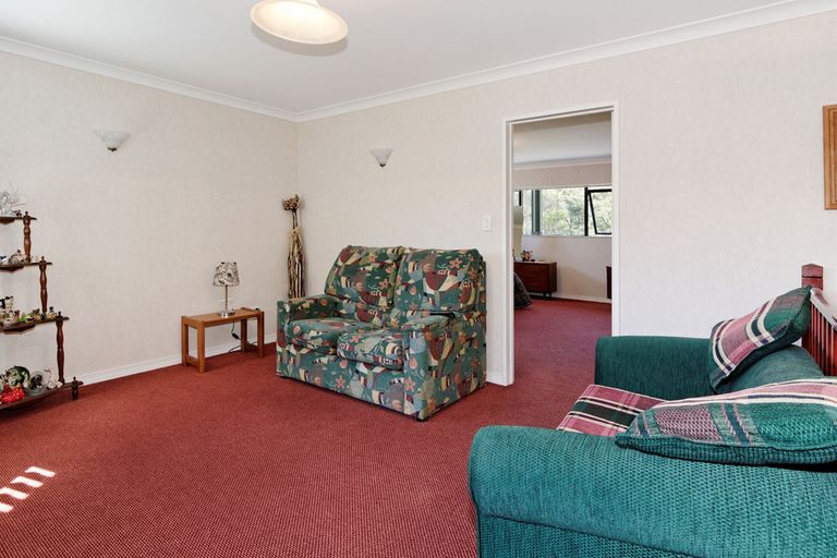 Photo of property in 12 Greenwoods Close, Titirangi, Auckland, 0604