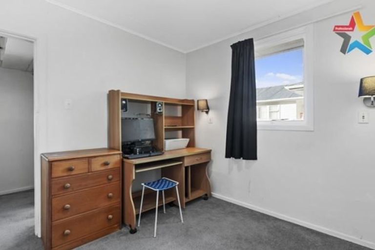Photo of property in 5 Bird Grove, Stokes Valley, Lower Hutt, 5019