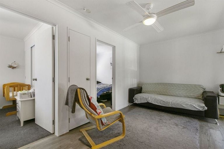 Photo of property in 7 Minaret Drive, Bucklands Beach, Auckland, 2014