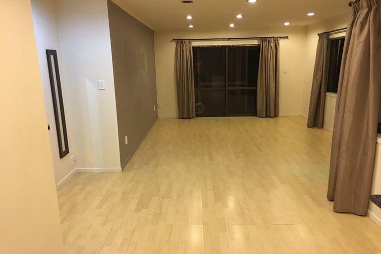 Photo of property in 2/9 Northall Road, New Lynn, Auckland, 0600