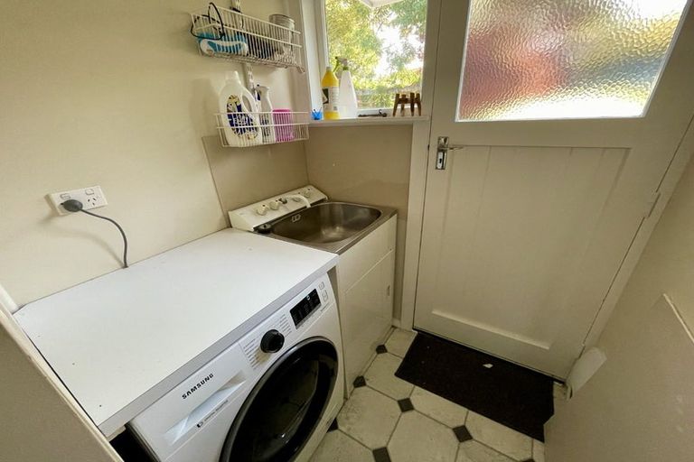 Photo of property in 19 Vista Crescent, Maoribank, Upper Hutt, 5018