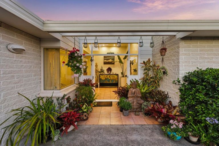 Photo of property in 22 Windfall Grove, Greenhithe, Auckland, 0632