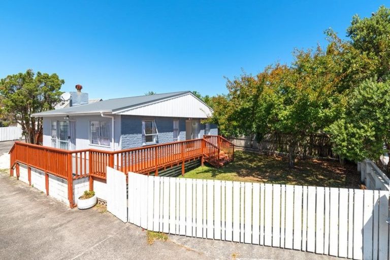 Photo of property in 1/29 Humphrey Kemp Avenue, Henderson, Auckland, 0612