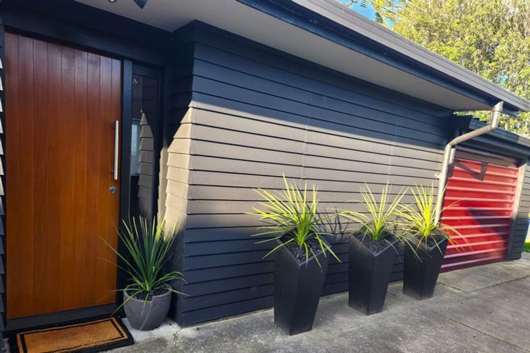 Photo of property in 2/44 Waimumu Road, Massey, Auckland, 0614