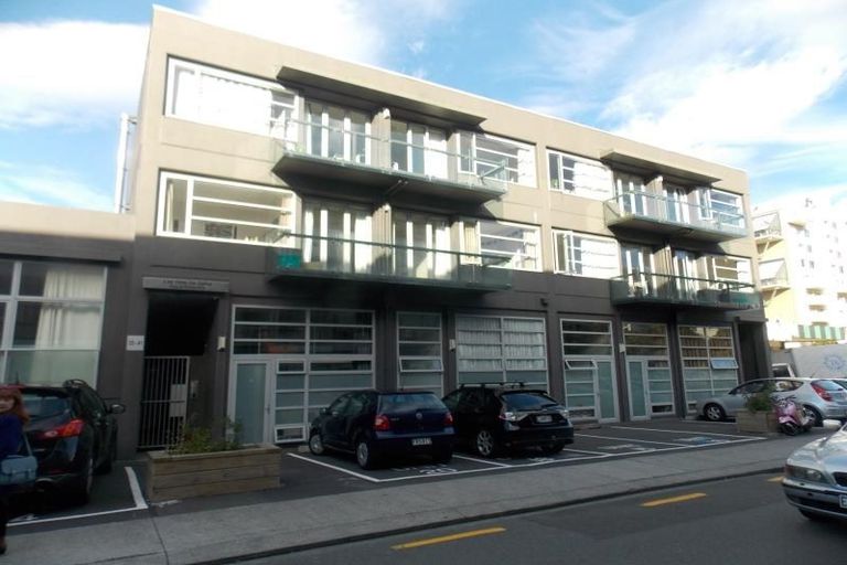 Photo of property in 35 Torrens Terrace, Mount Cook, Wellington, 6011