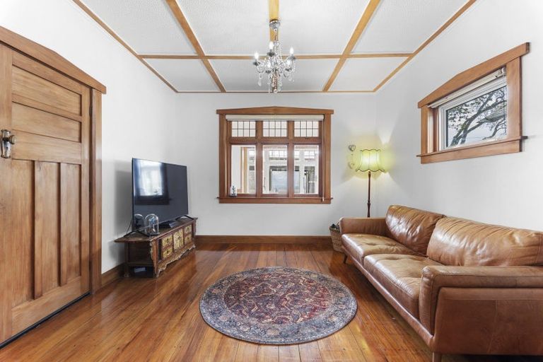 Photo of property in 5 Huatoki Street, Vogeltown, New Plymouth, 4310