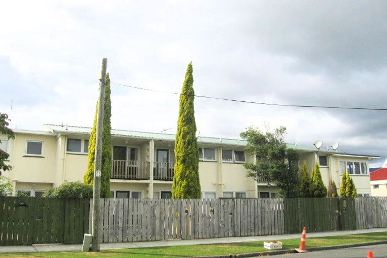 Photo of property in 2/6-8 Keys Street, Elderslea, Upper Hutt, 5018