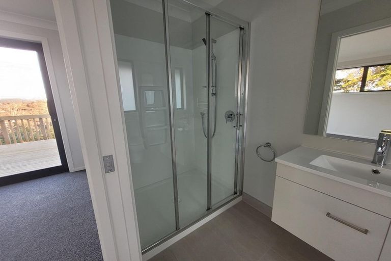 Photo of property in 15 Kawariki Road, Helensville, 0800