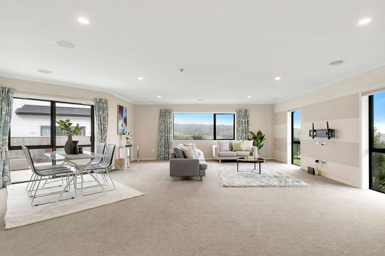 Photo of property in 117 Queen Charlotte Drive, Aotea, Porirua, 5024