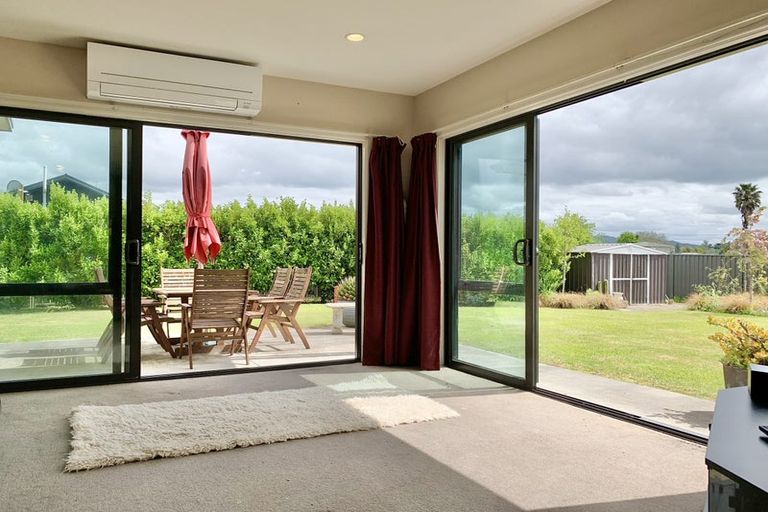 Photo of property in 8 Latham Stubbs Crescent, Waipawa, 4210