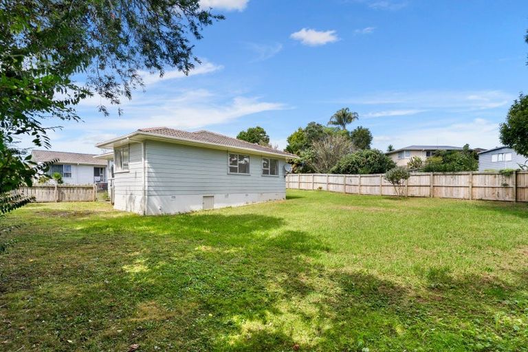 Photo of property in 52 Coburg Street, Henderson, Auckland, 0612