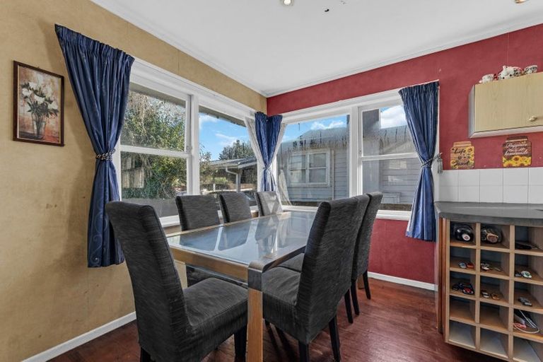 Photo of property in 8 Braeburn Place, Takanini, 2112