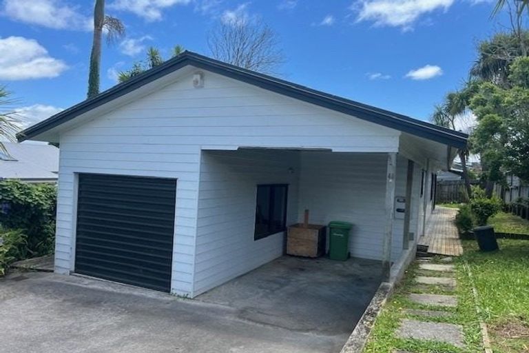 Photo of property in 1/48 Blakeborough Drive, Forrest Hill, Auckland, 0620