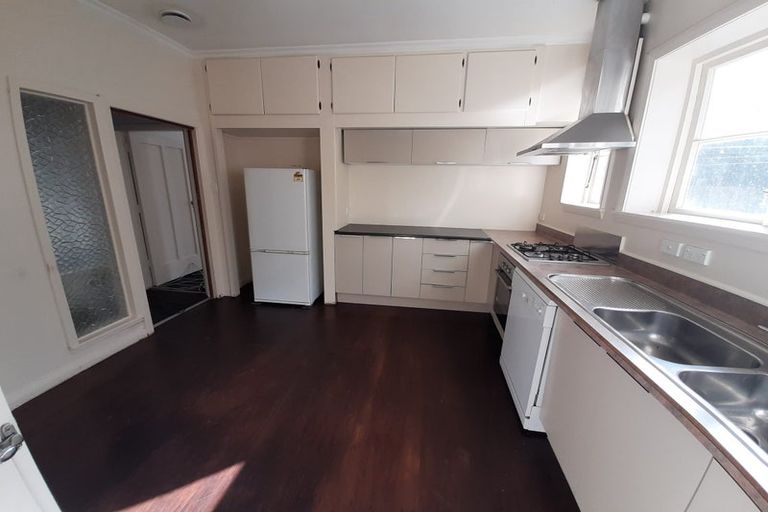 Photo of property in 38 Sunshine Avenue, Karori, Wellington, 6012