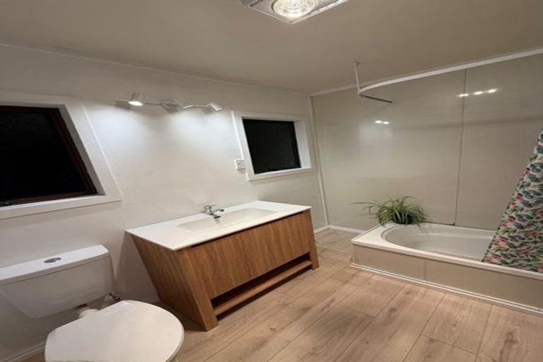 Photo of property in 5 Amokura Street, Waikanae, 5036