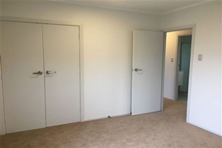 Photo of property in 139 Henderson Valley Road, Henderson, Auckland, 0612