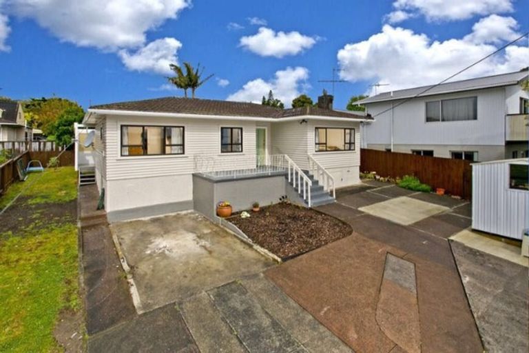 Photo of property in 2/25 Sunnyfield Crescent, Glenfield, Auckland, 0629