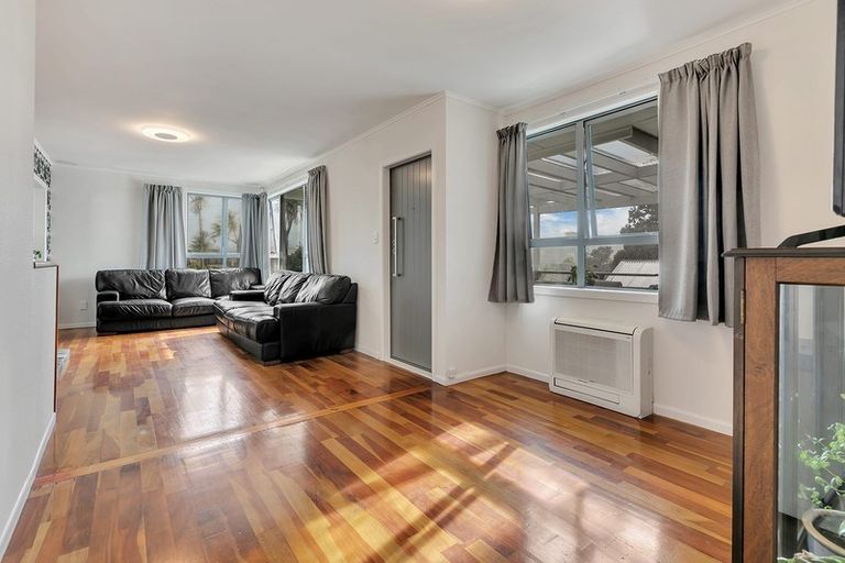 Photo of property in 11 James Street, Glenfield, Auckland, 0629