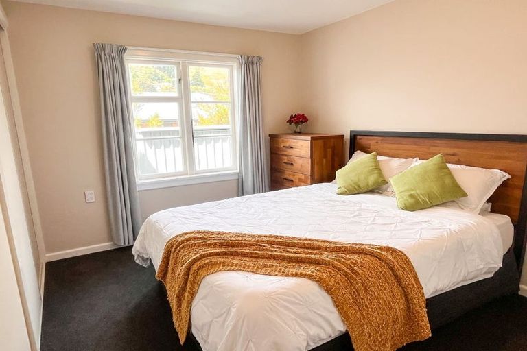 Photo of property in 2 Roscoe Street, Saint Martins, Christchurch, 8022