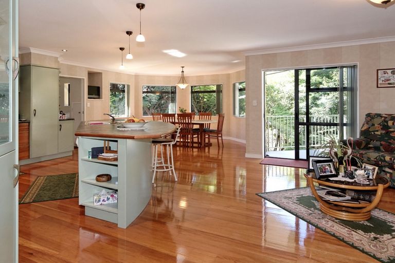 Photo of property in 12 Greenwoods Close, Titirangi, Auckland, 0604