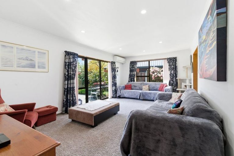 Photo of property in 8 Addison Place, Halswell, Christchurch, 8025