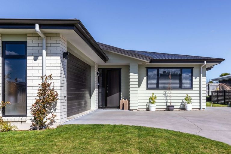 Photo of property in 35 Noumea Drive, Rangatira Park, Taupo, 3330