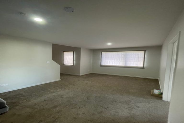 Photo of property in 24 Baumea Rise, Massey, Auckland, 0614