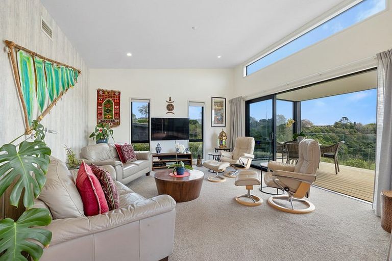 Photo of property in 9 Kapurau Lane, Merrilands, New Plymouth, 4312