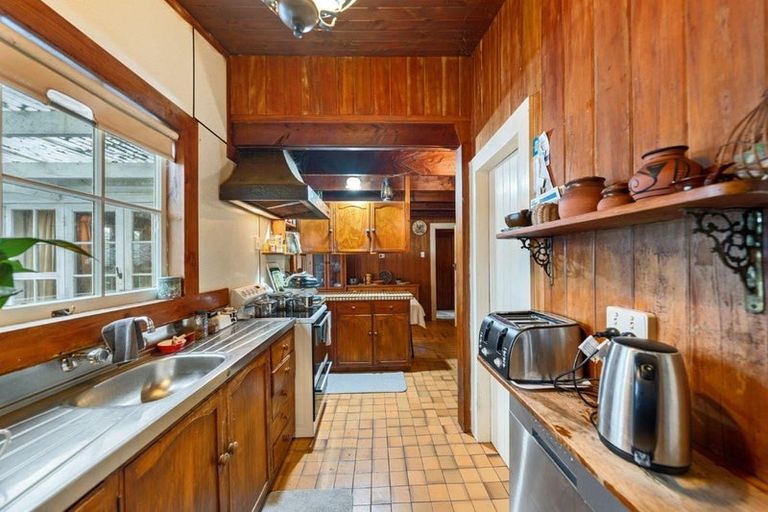 Photo of property in 130 Boord Crescent, Kumeu, 0891