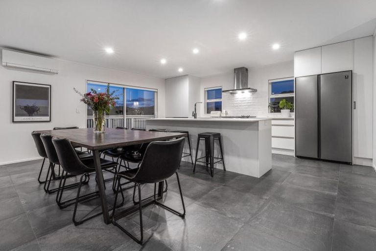 Photo of property in 11 Botany Lane, Whitby, Porirua, 5024