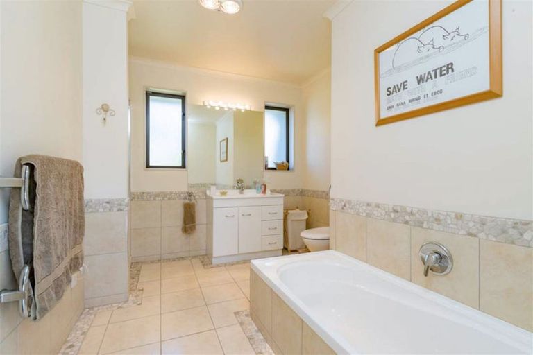 Photo of property in 350 Horokiwi Road, Horokiwi, Wellington, 5016