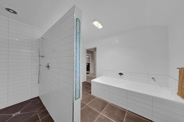Photo of property in 48 Wiltshire Drive, Huntington, Hamilton, 3210
